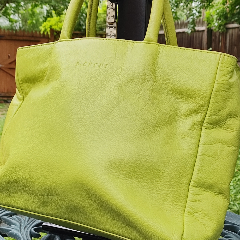 Vibrant Green Tote Bag with Minimalist Design